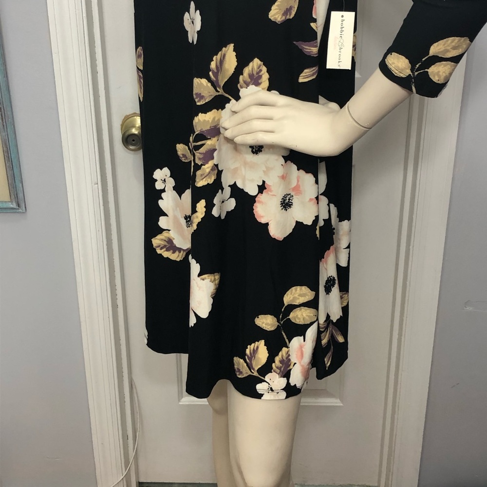 4/$25 sale Short floral dress keyhole 3/4 sleeve - Picture 4 of 7